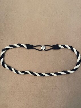 lululemon athletica Black and White Twisted Rope Headband - EUC